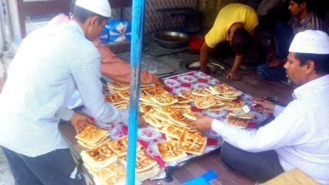 '200 Years Old Nizam Traditional Food -  Tanddori Butter Roti  - Irani Muslim Food'