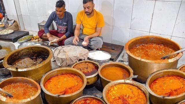 'Indian street food - WORLD\'S BEST VEGETARIAN food -  Indian street food in Amritsar, India'