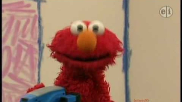 'Elmo\'s World - Elmo\'s Video  \"Dorothy in Water\"'