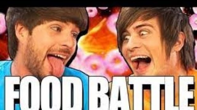 'Reaccionando a smosh: food battle 2012, Anthony es echado 2 veces (repetidas unas veces)'