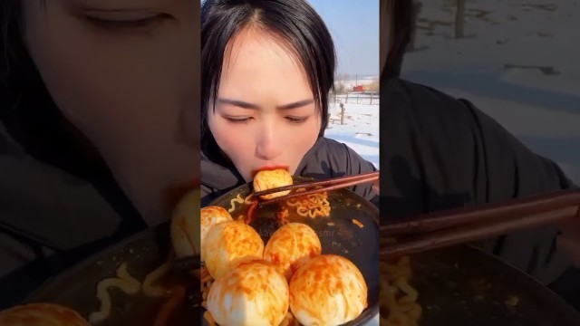 'Eating Challenge in Snow [ 10 eggs, 1.5lb pasta ] | #asmr #food #funny #shorts'