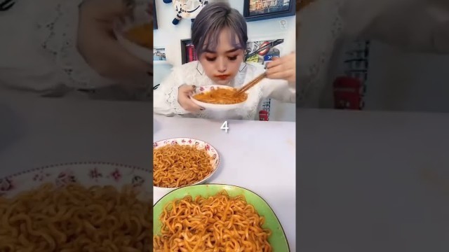 'Eating Challenge 6 Ramen Bowls in 1 Minute | #asmr #food #quickeating'