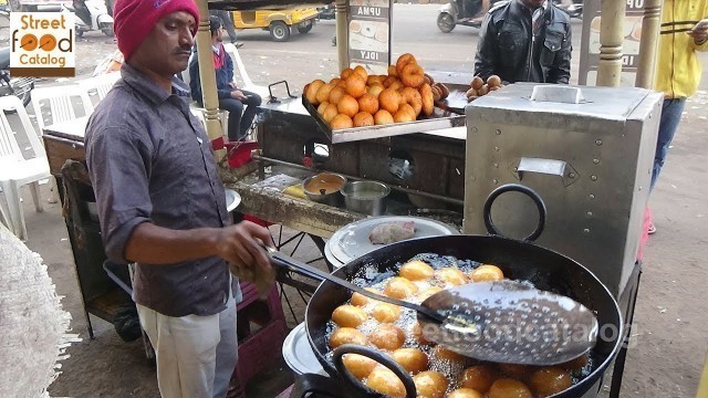 'How to Make Mysore Bonda and Medu Vada, Upma Dosa | Street Food Tiffins | Indian Street Food'