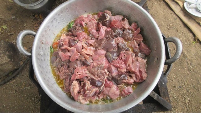 'Village Style GOAT LUNGS, LIVER GRAVY | Prepared By Mummy | VILLAGE FOOD'