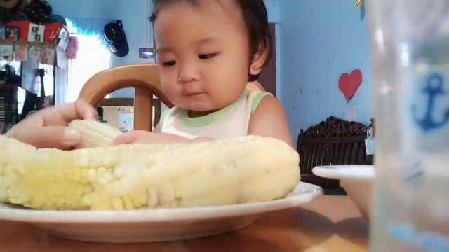 'baby loves food 13 month old baby Sydelle Azalea'