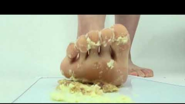 'ASMR - Barefoot food crush Girl crush a raw egg'