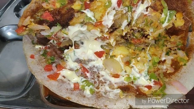 'Mysore masala dosa with lots of veggies and cheese/Dosa street food in Mumbai'