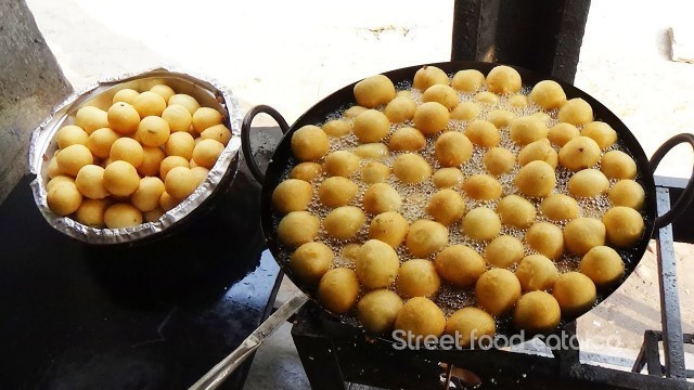 'Street Food In Hyderabad 2017 | Mysore Bonda Recipe | Indian Street Food 2017'