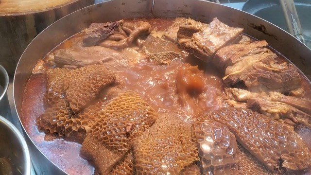 'Beef Brisket, Beef Offal,Lungs,Pancreas, Intestines,Tripe Hong Kong Street Food 香港美食 #香港仔一品魚蛋王 #佐敦牛年'