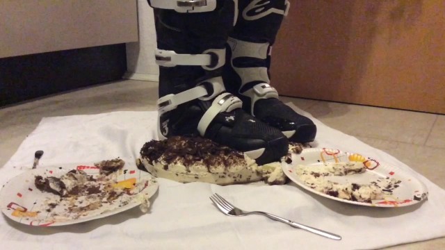 'Food Crush: Mx Boots vs. Cake Dinner'