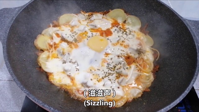 '5 Minute Crafts Food (Recipe) Challenge - Day 3: Stove Potato Pizza 五分钟手艺食谱挑战-第三道：煤气炉马铃薯披萨'