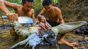 'Unbelievable Turtle In Big Crocodile Stomach & Roasted Big Crocodile at Home - Survival Time'