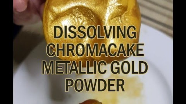 'Dissolving Metallic Gold Food Colouring Powder in Water'