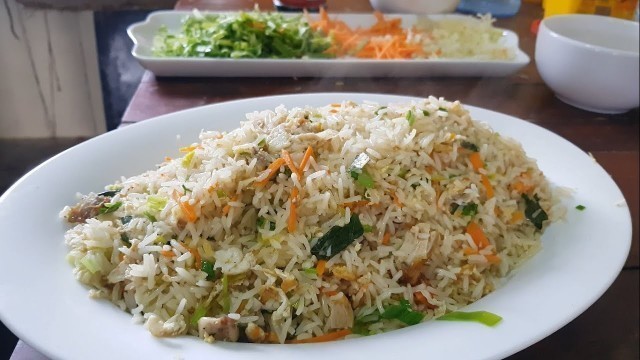 '[STREET FOOD] Sri Lankan Chicken Fried Rice | Restaurant Style'