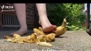 'Food crushing/ banana stomp (1 min)'