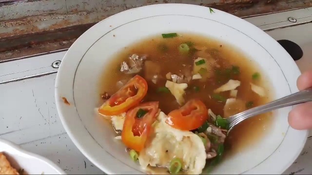 'HEBAT!!! JUALAN SOP SAPI ENAK PAKAI MOBIL!!! INDONESIAN STREET FOOD'