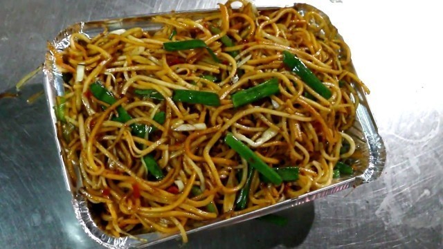 'Indian Street Food - Street Food in Mumbai - Schezwan Noodle'