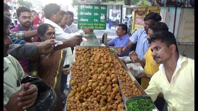 '500 Plates Finish an Hour - Famous Santosh Pakodewala in Nagpur - Half Plates 20 rs'