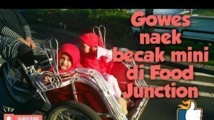 'Gowes Naik Becak Mini Kecil di Food Junction Surabaya | Sasa Naila | riding tricycle pedicab'