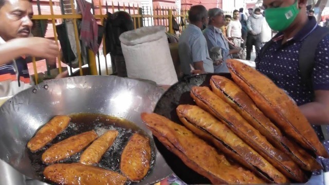 'Most Tastiest Snacks in Kolkata Street | Beguni & Alur Chop | Indian Street Food'