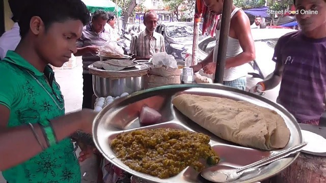 '4 Roti with Potato Curry Only 15 rs - Street Food Kolkata ( Beside Lalbazar )'