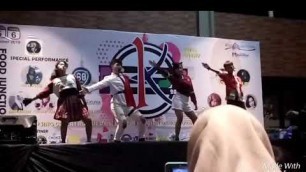 'jakofest 2019 food junction surabaya, dance cover backpink (2)'