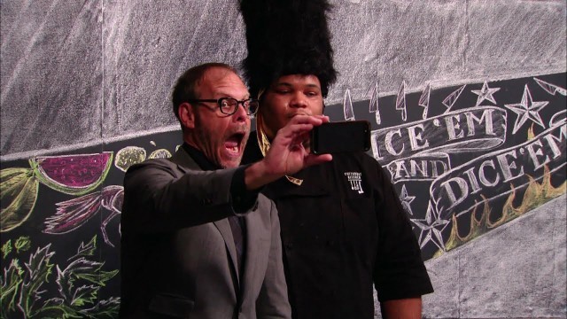 'At Attention! | Cutthroat Kitchen (S7) | Food Network Asia'