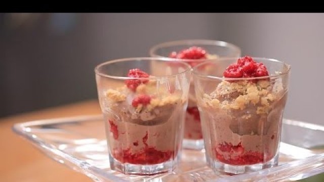 'One-Minute Ice Cream Parfait | Kitchen Quickies | Food Network Asia'