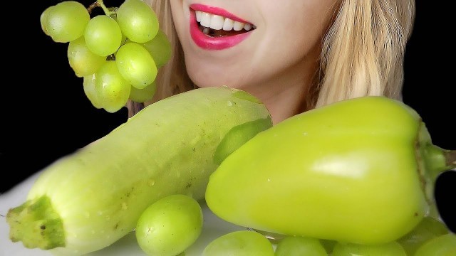 'ASMR GREEN FOOD PLATTER (Pepper, Grapes, Squash ) MUKBANG'