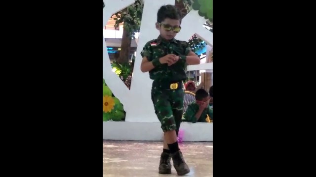 'Fashion Show ATI - ARMY di Food Junction Surabaya'