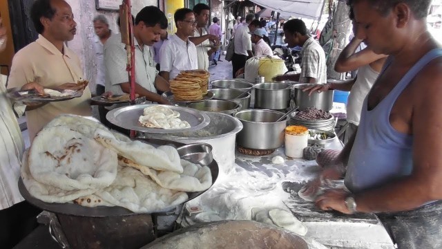 'Lunch Time Tandoori Roti with Tarka | Street Food in Kolkata Footpath | Indian Roadside Food'