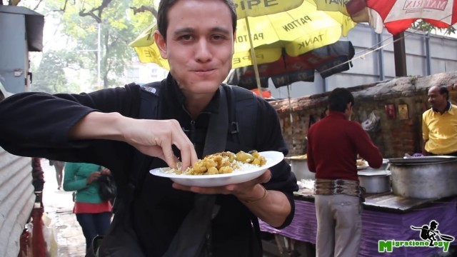 'Street Food in India - Bengali Fish Curry and Rice on Camac Street, Kolkata, India!'