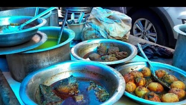 'Common people\'s nonveg lunch at Kolkata street food stall'