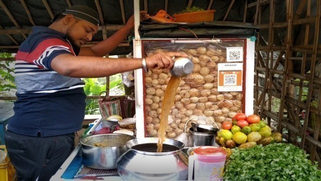 'Eating Golgappa ( Panipuri / Fuchka ) - Indian Street Food Kolkata - Bengali Street Food'