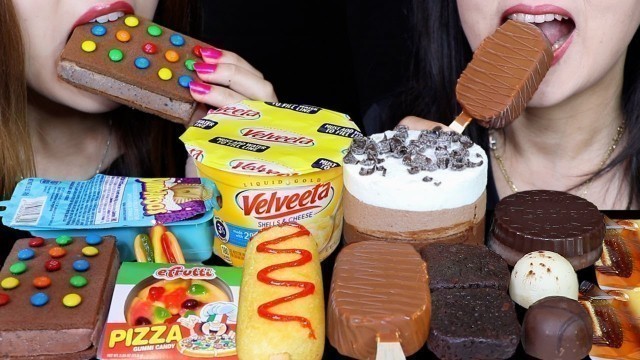 'ASMR JUNK FOOD VS CHOCOLATE (M&M\'S ICE CREAM, GUMMY FAST FOOD, TWINKIE CORN DOG, CHOCO MOUSSE CAKE먹방'