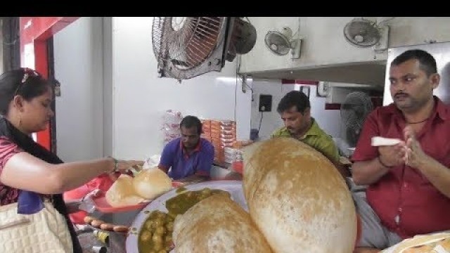 'Tewari Bro Special Kolkata Bara Bazar | Big Chola Bhatura/Tikia Chola | Best Veg Street Food India'