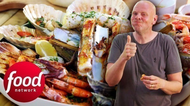 'Tom Makes A Huge Seafood Platter With Langoustines, Oysters And Razor Clams | Tom Kerridge Barbecues'