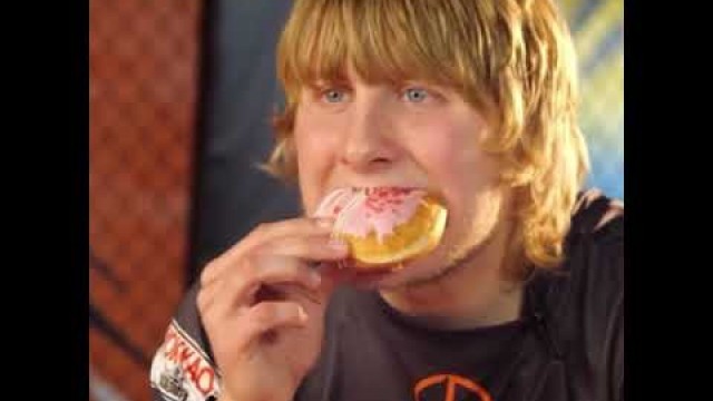 'Paddy The Baddy Is a FATTY! Loves Junk Food! Try’s KRISPY KREME DONUTS! 